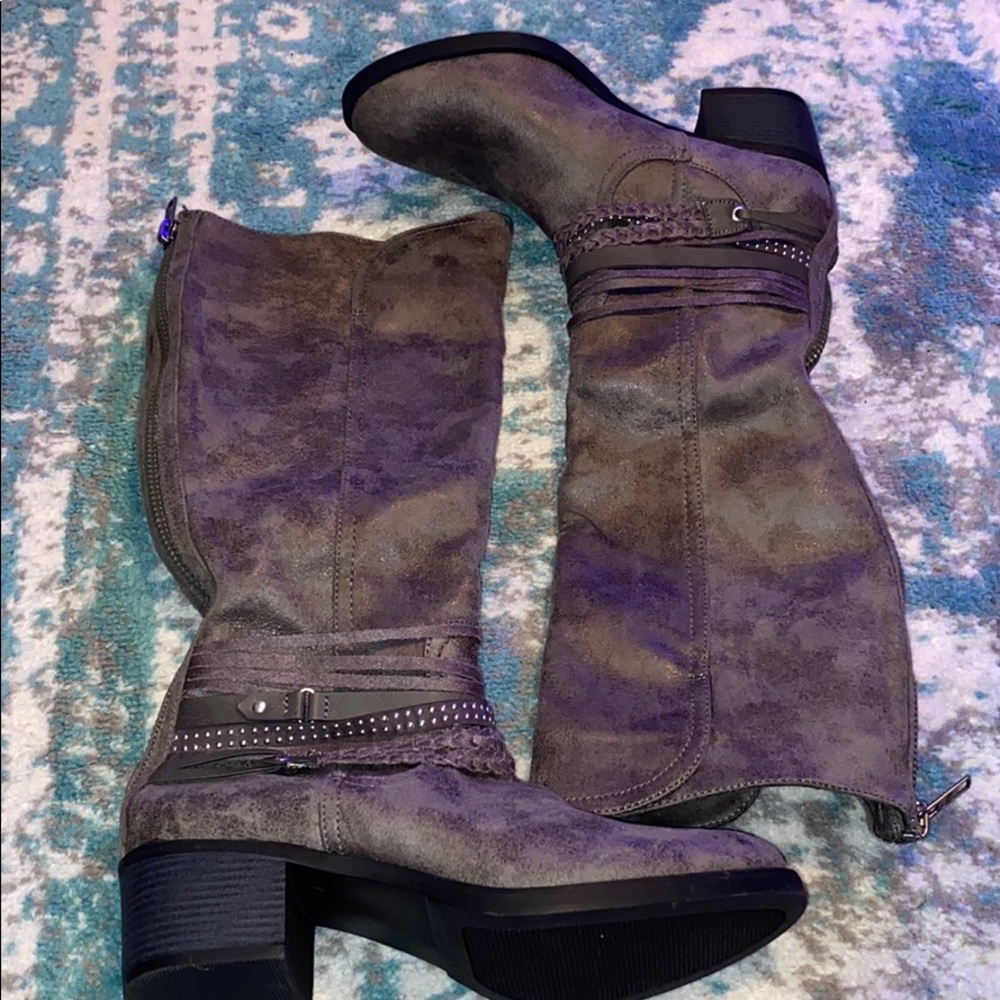 Gray suede cowboy boot style size 9 never worn